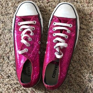 Women’s size 7 Converse